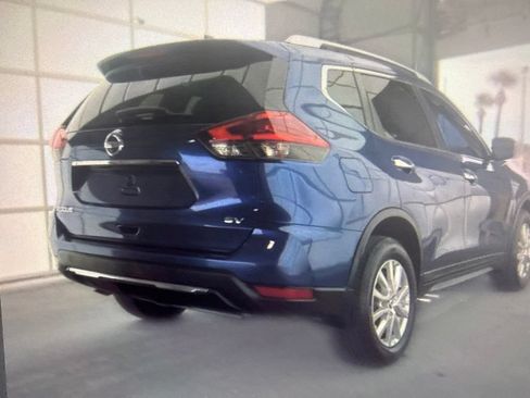Used 2018 Nissan Rogue SV FWD image 3