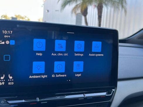 Used 2023 Volkswagen ID.4 Pro image 18