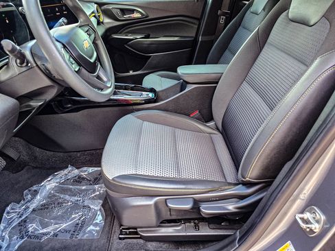 Used 2024 Chevrolet Trax LT FWD image 13
