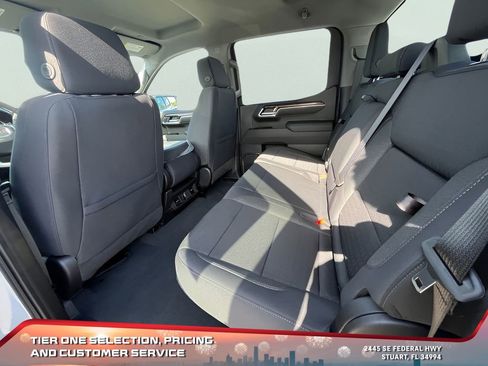 New 2025 GMC Sierra 1500 Elevation image 13