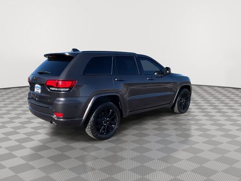 Used 2017 Jeep Grand Cherokee Altitude image 7