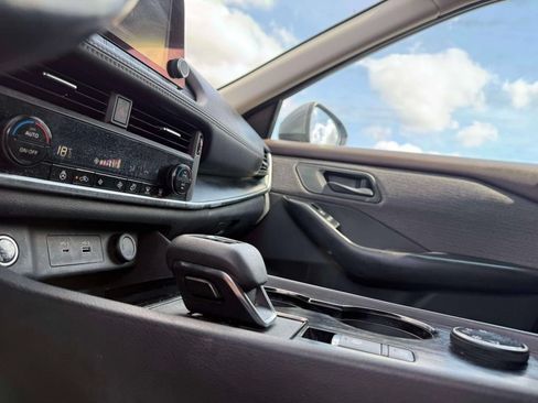 Used 2023 Nissan Rogue S AWD/4WD image 26