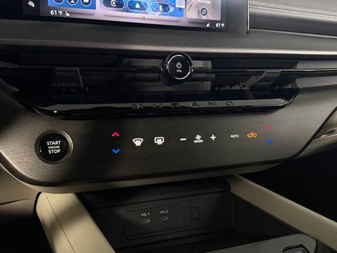Used 2025 Nissan Murano SV AWD/4WD image 18