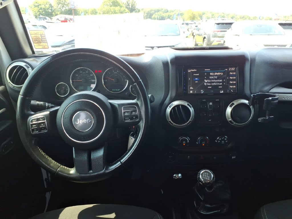 Used 2017 Jeep Wrangler Unlimited Sahara w/ Connectivity Group AWD/4WD image 15
