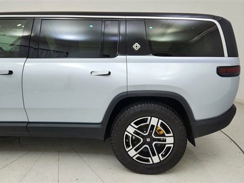 Used 2023 Rivian R1S Launch Edition image 10