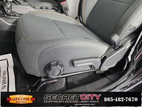 New 2025 Jeep Gladiator Sport image 13