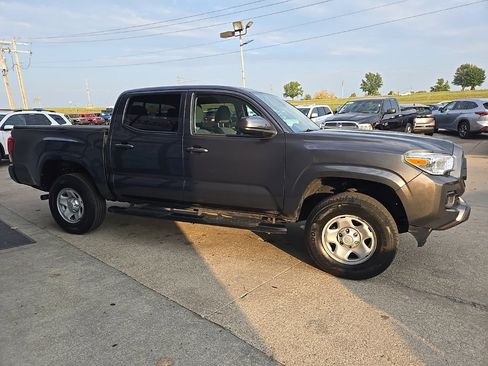 Used 2022 Toyota Tacoma SR image 13