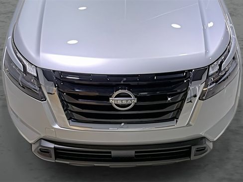Certified 2025 Nissan Pathfinder S image 16