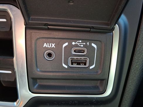 Used 2024 Jeep Wrangler Unlimited w/ Convenience Group AWD/4WD image 24