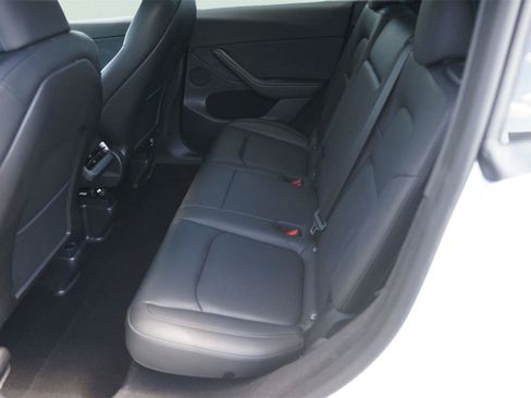 Used 2023 Tesla Model Y AWD image 13