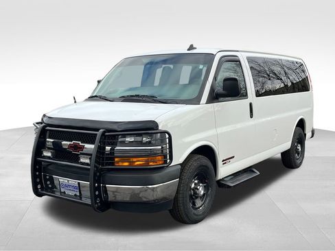 Used 2018 Chevrolet Express 2500 LT w/ LT Preferred Equipment Group image 7