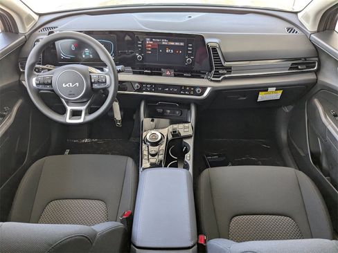 Used 2025 Kia Sportage LX image 18