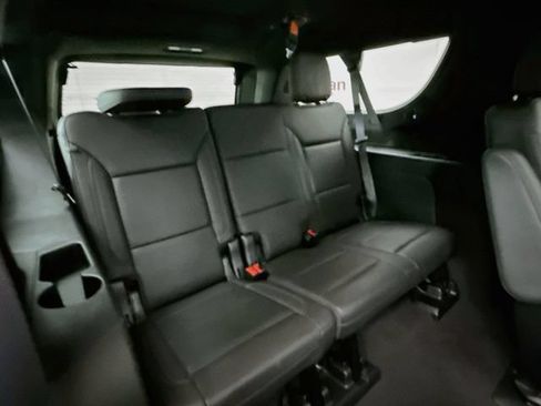 Used 2022 Chevrolet Suburban Z71 w/ Z71 Off-Road Package AWD/4WD image 30