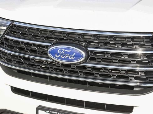 Used 2023 Ford Explorer XLT w/ Equipment Group 202A image 6