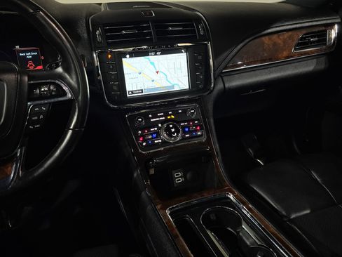 Used 2018 Lincoln Continental Reserve image 36