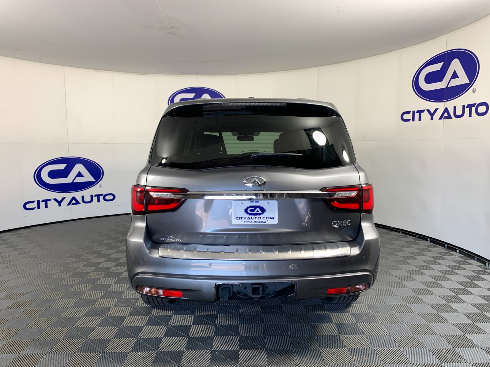 Used 2019 INFINITI QX80 Luxe w/ All-Season Package RWD image 4