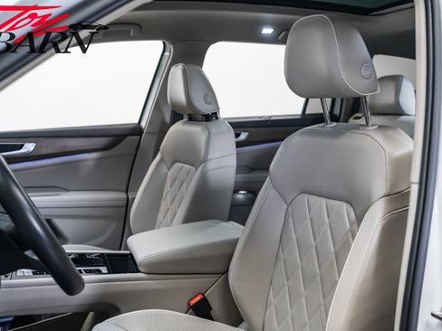 Used 2024 Volkswagen Atlas SEL Premium R-Line image 24