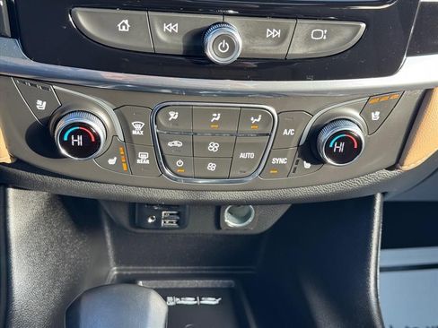 Used 2023 Chevrolet Traverse Premier image 22