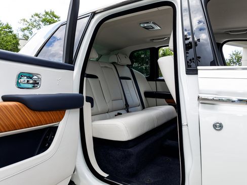 Certified 2023 Rolls-Royce Cullinan AWD/4WD image 42
