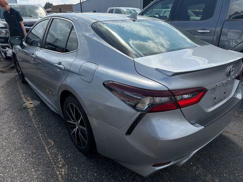 Used 2021 Toyota Camry SE w/ Audio Upgrade Package FWD image 5