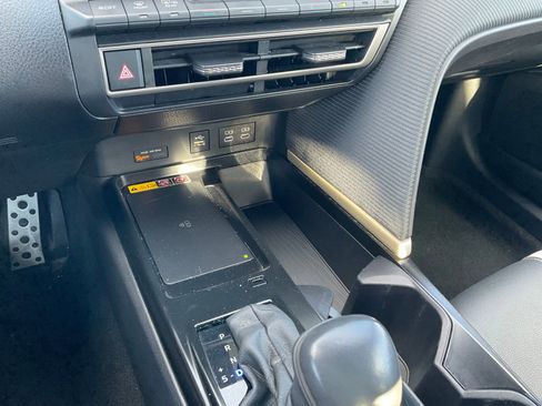 Used 2025 Toyota Camry image 18