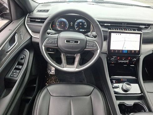 Used 2024 Jeep Grand Cherokee Limited AWD/4WD image 11
