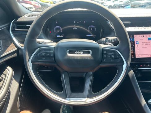 Certified 2026 Jeep Grand Cherokee L Limited w/ Luxury Tech Group II AWD/4WD image 19