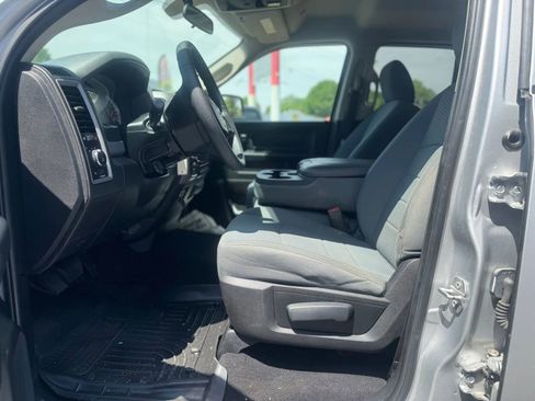Used 2018 RAM 1500 Express AWD/4WD image 9