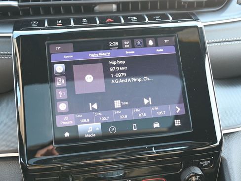 New 2025 Jeep Grand Cherokee L Laredo image 12