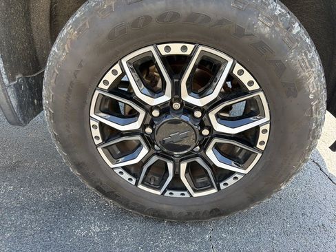 Used 2022 Chevrolet Silverado 2500 High Country w/ Z71 Off-Road Package AWD/4WD image 8