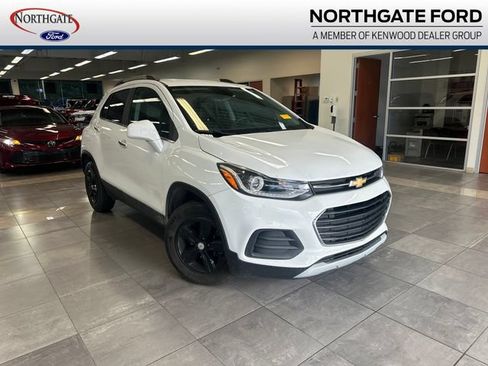 Used 2018 Chevrolet Trax LT w/ LT Convenience Package AWD/4WD image 1