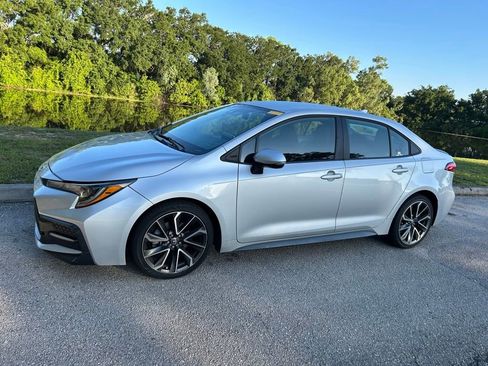 Used 2021 Toyota Corolla SE FWD image 2