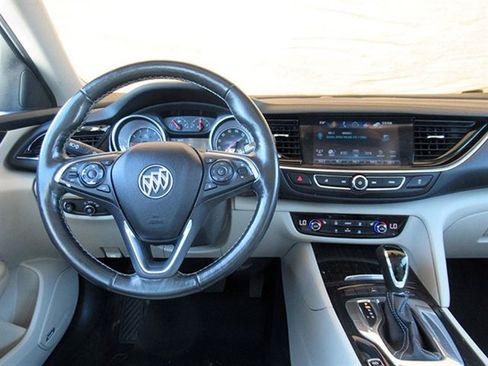 Used 2018 Buick Regal Essence w/ Driver Confidence Package #1 FWD image 17