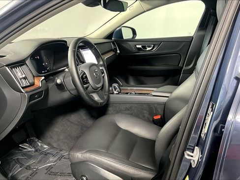 Used 2025 Volvo V60 B5 Cross Country Plus AWD/4WD image 13