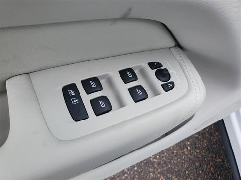 New 2026 Volvo XC60 B5 Ultra w/ Protection Package Premier image 12