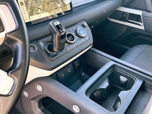 Used 2024 Land Rover Defender 110 S image 14