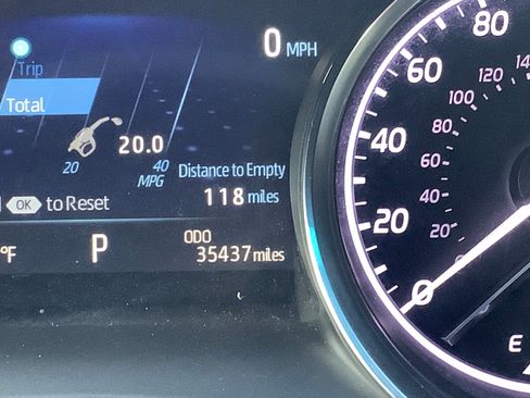 Used 2018 Toyota Camry XLE image 25