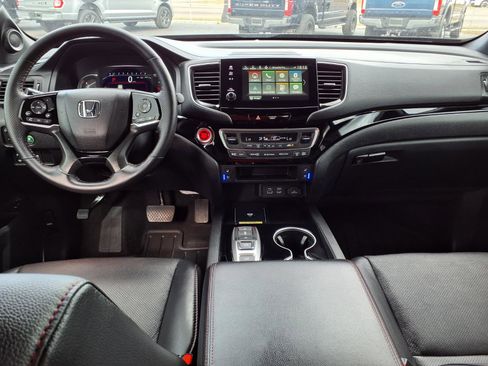 Used 2025 Honda Passport Black Edition image 9