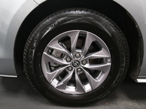 Certified 2024 Toyota Sienna XLE FWD image 35