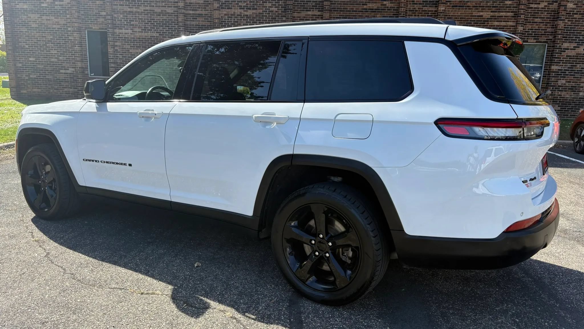 Used 2021 Jeep Grand Cherokee L Laredo AWD/4WD image 6