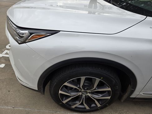 Certified 2023 Acura MDX FWD w/ Technology Package image 8