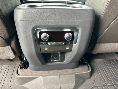Used 2023 GMC Yukon XL Denali RWD image 23