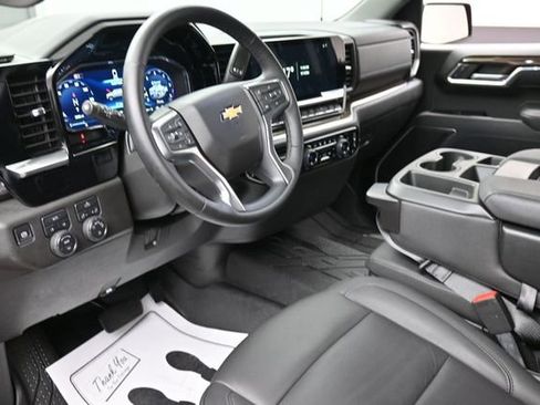 Used 2025 Chevrolet Silverado 1500 LT w/ Leather Package AWD/4WD image 14