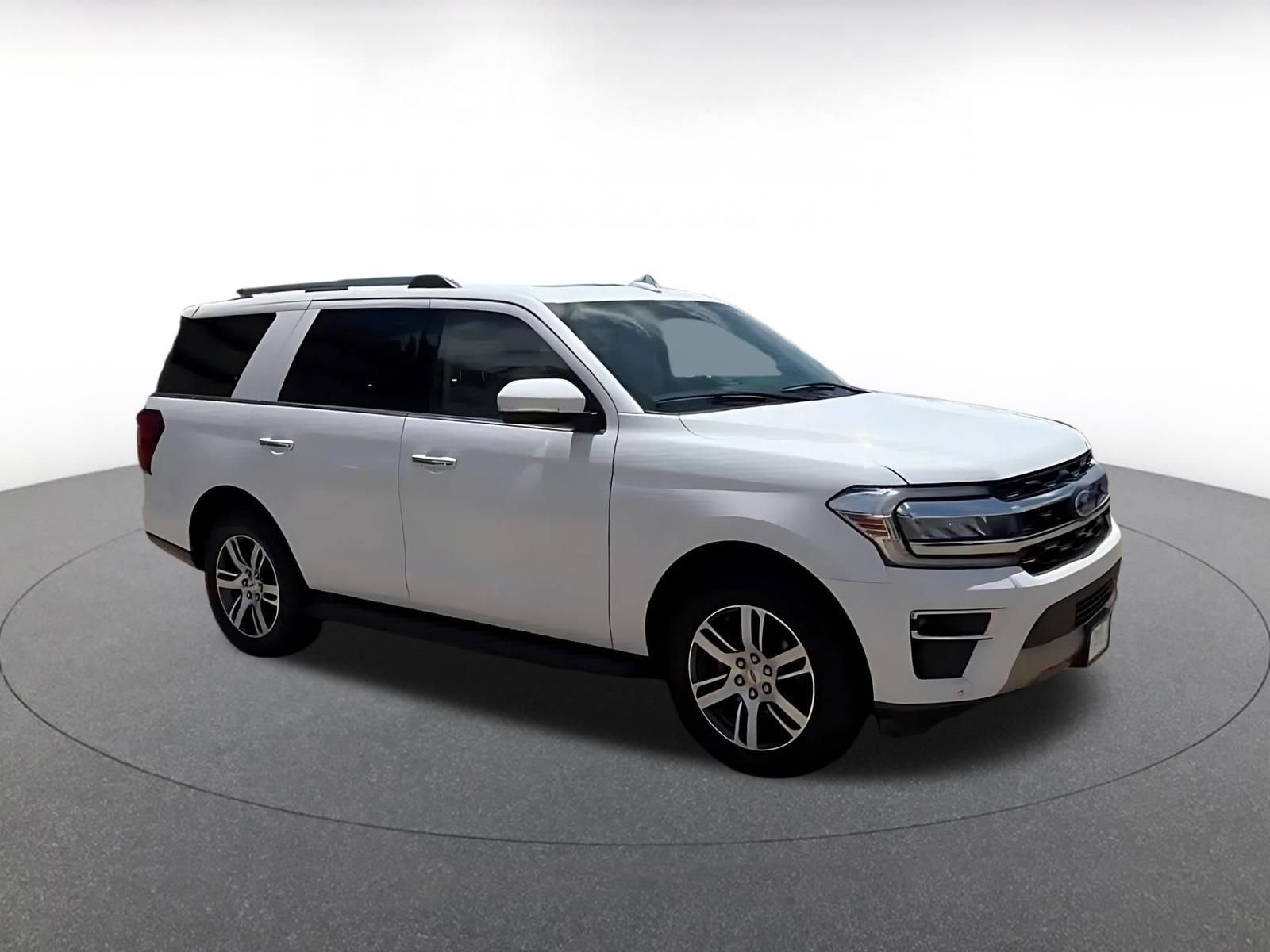 Used 2024 Ford Expedition Limited AWD/4WD image 2