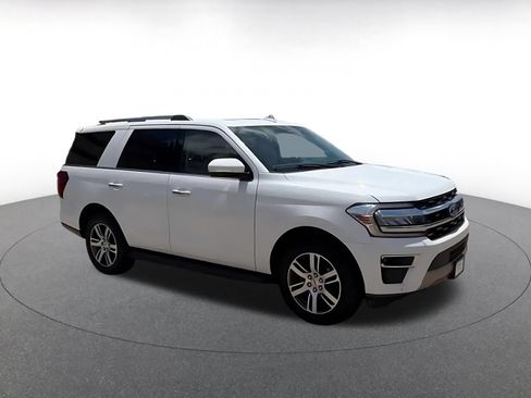 Used 2024 Ford Expedition Limited AWD/4WD image 2