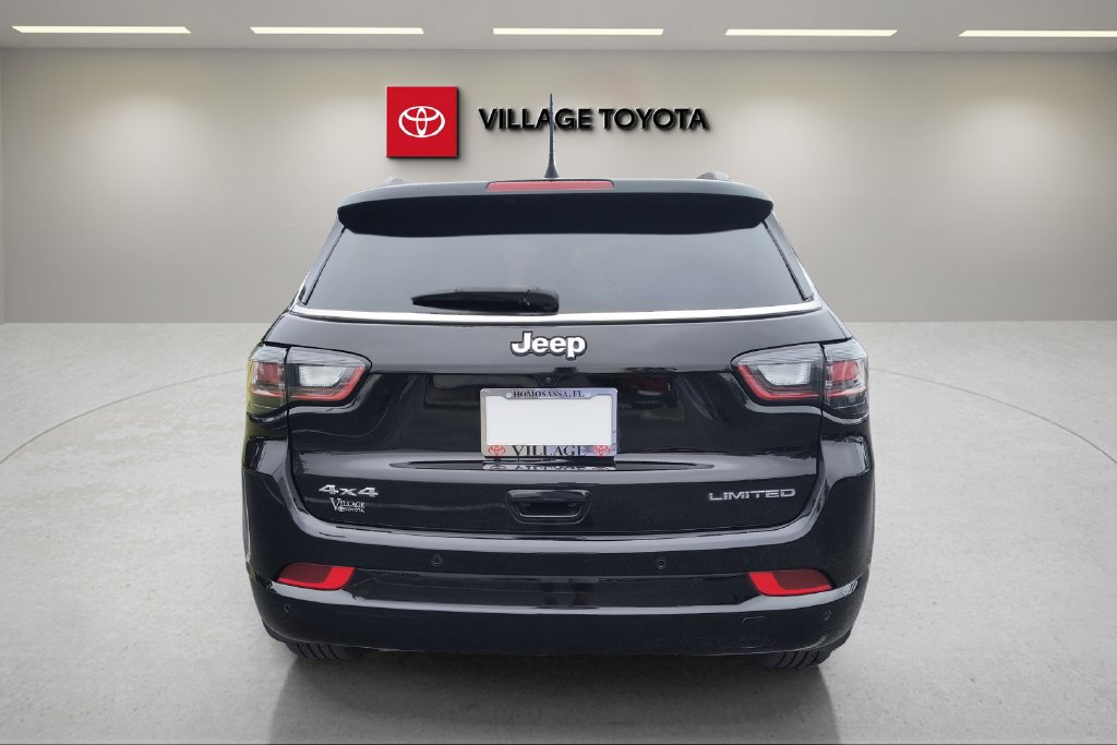 Used 2024 Jeep Compass Limited w/ Elite Group AWD/4WD image 4