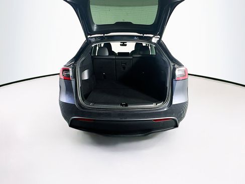 Used 2022 Tesla Model Y Long Range image 29