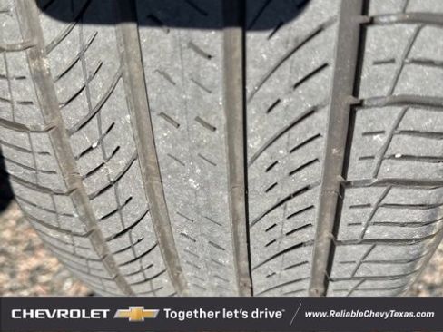 Certified 2025 Chevrolet Trax LT w/ LT Convenience Package image 27