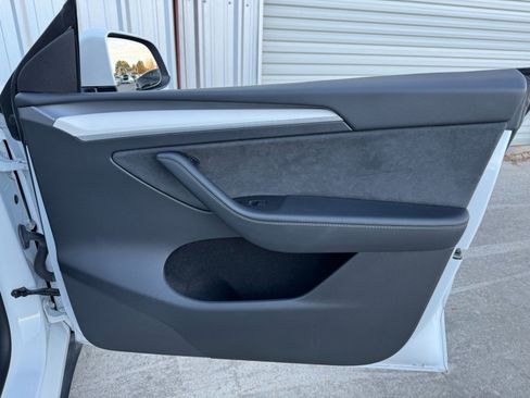 Used 2023 Tesla Model Y Performance image 45