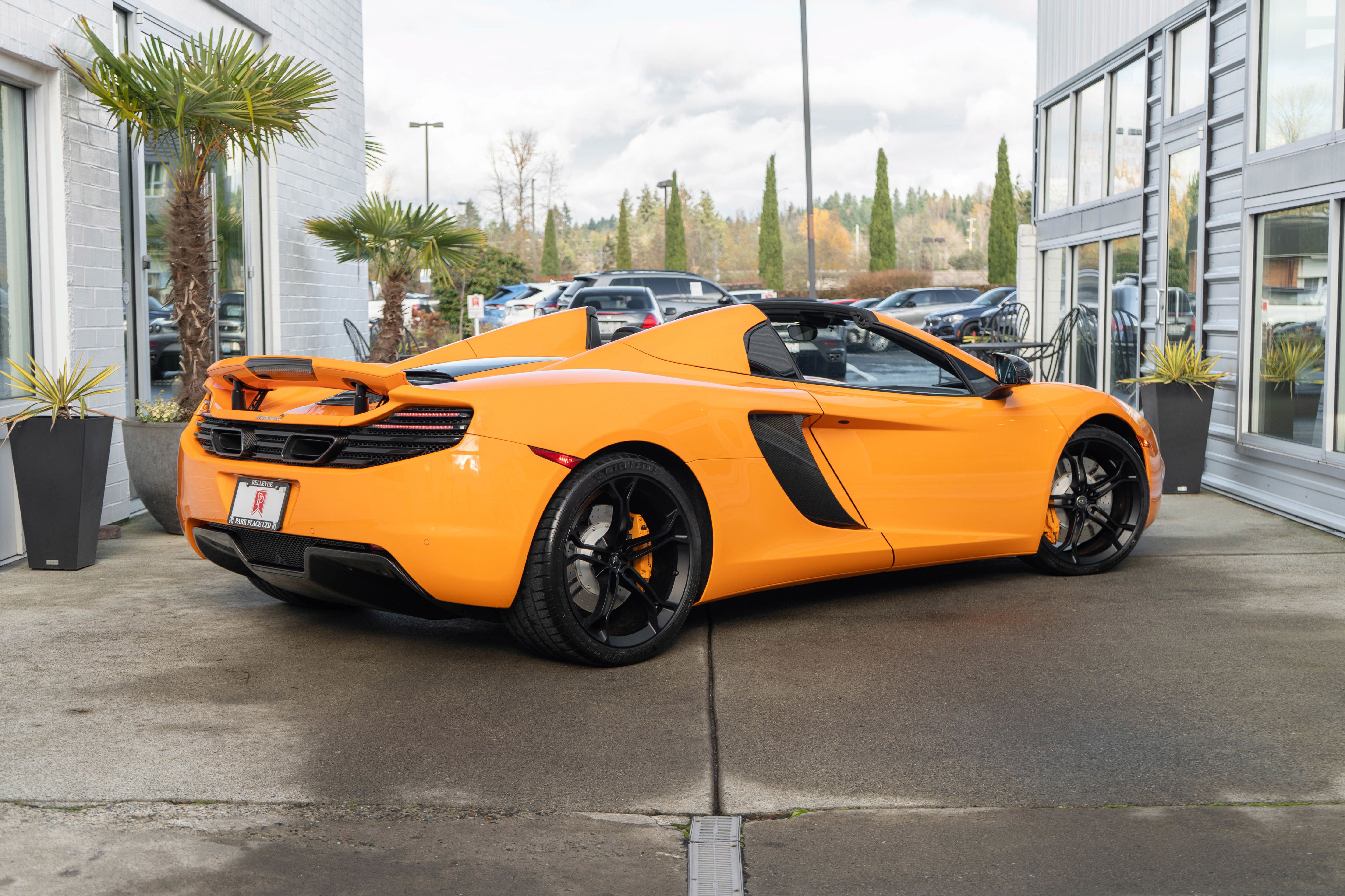Used 2013 McLaren MP4-12C Spider RWD image 9